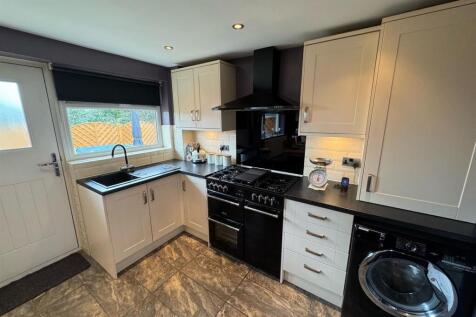 Kitchen/ Dining Room