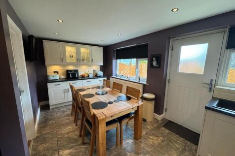 Kitchen/ Dining Room