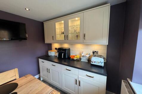 Kitchen/ Dining Room