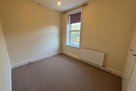 Bedroom 1.jpg