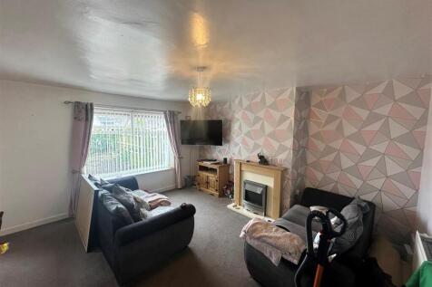 LIVING ROOM.jpg