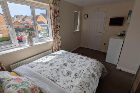 bedroom 1 2.jpg
