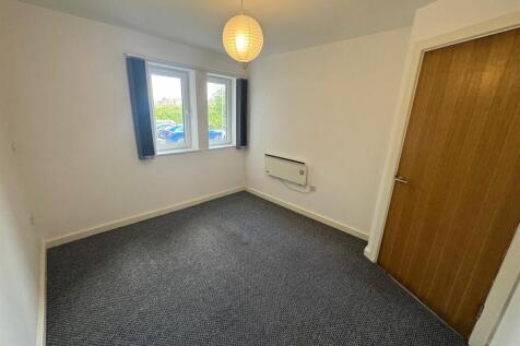 Bedroom 1.jpg