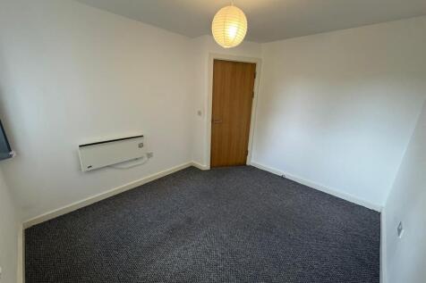 Bedroom 1 2.jpg