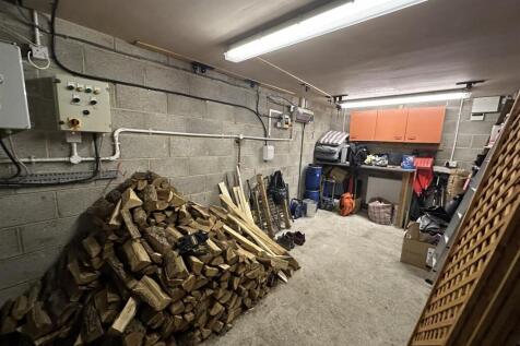 Garage photo 1.JPG