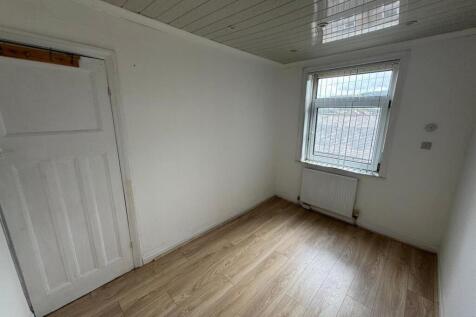 Bedroom 2 2.jpg