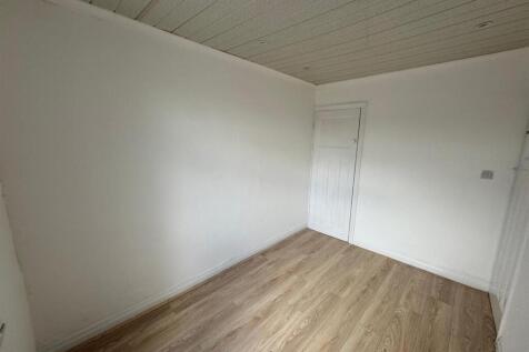 Bedroom 2 3.jpg