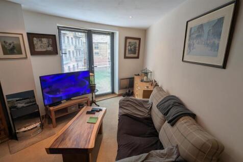 Open Plan Living Room/Kitchen