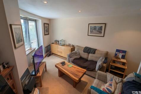 Open Plan Living Room/Kitchen
