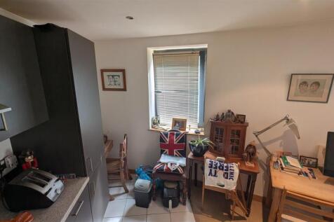 Open Plan Living Room/Kitchen