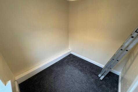 Bedroom 1 2.jpeg