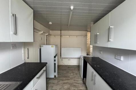 Kitchen 2.jpg