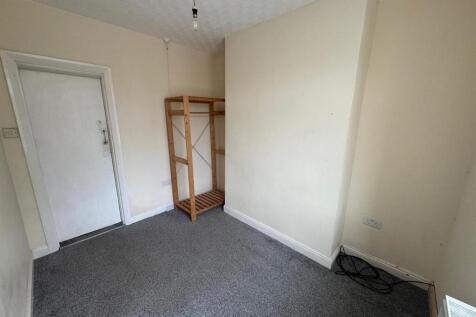 Bedroom 1 1.jpg