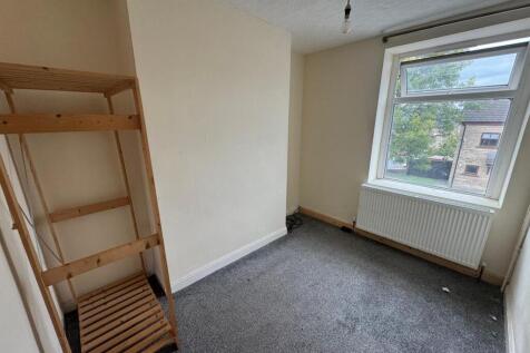 Bedroom 1 2.jpg