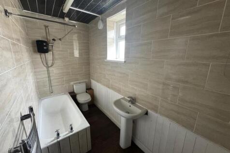 Bathroom 2.jpg