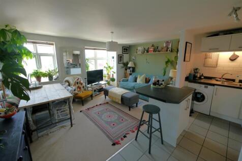 Lounge/Kitchen
