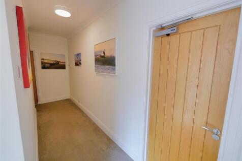 Hallway 029.jpg