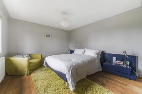 Bedroom 1.jpg
