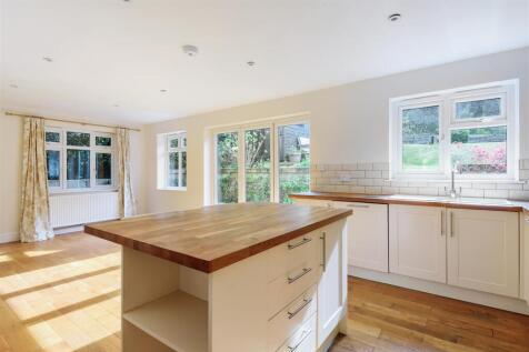 Kitchen 2.JPG