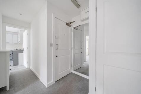 Entrance hall.jpg