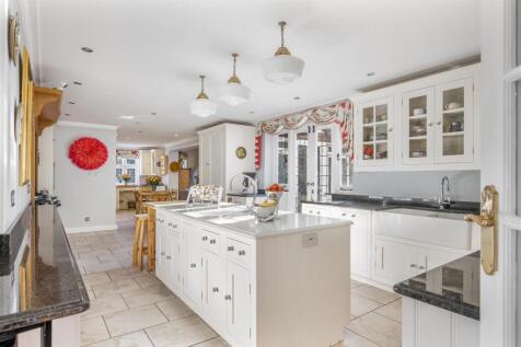 kitchen main.jpg