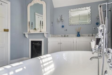 main bathroom .jpg