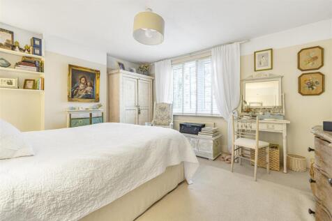 Bedroom 1.jpg