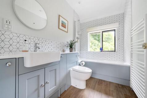 Family Bathroom.jpg
