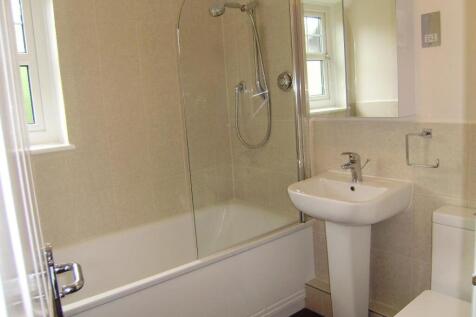 12 Beaufield Gate bathrm.JPG