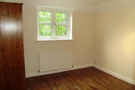 12 Beaufield Gate bedrm.JPG