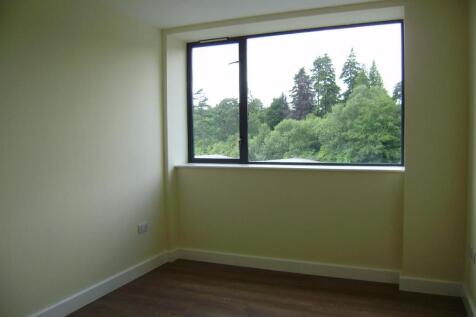 8 Haslemere House bedroom.jpg