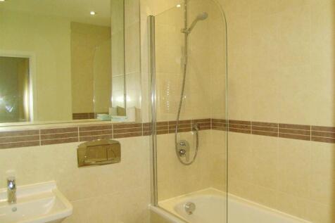8 Haslemer House bathroom.jpg