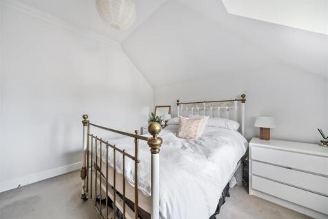 Bedroom 1.jpg