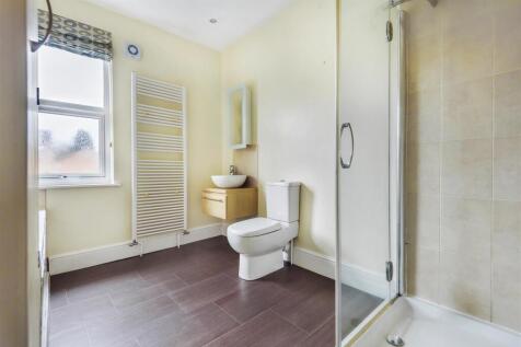 Family bathroom.jpg