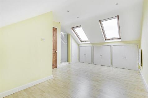 Top bedroom 4.jpg