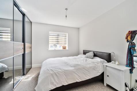 Bedroom 1.jpg