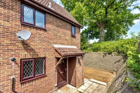 Main photo - 37 Mill Close.jpg
