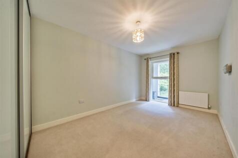 Bedroom 1.jpg