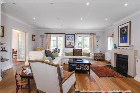 Sitting room 2.jpg