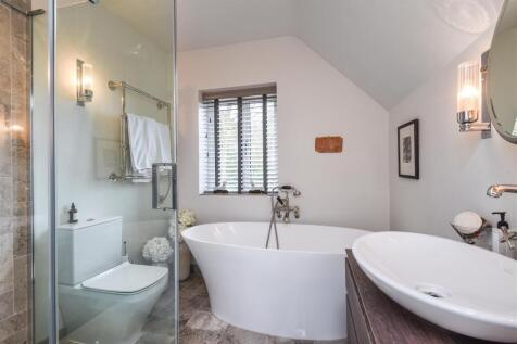 Master en-suite bathroom.jpg