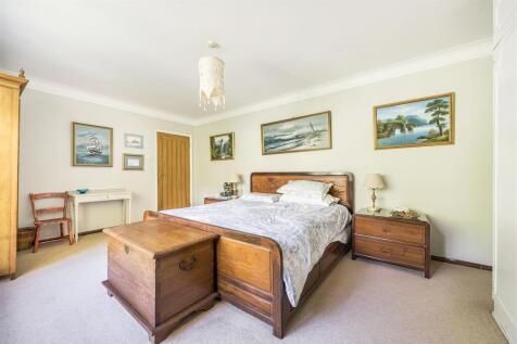 Bedroom 1.jpg