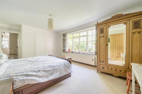 Main bedroom 2nd angle.jpg