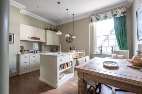 Kitchen dinng room 1.jpg