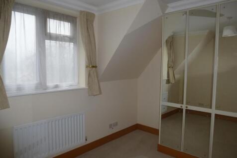 19 Chestnut Avenue bedroom 3 wardrobes.JPG