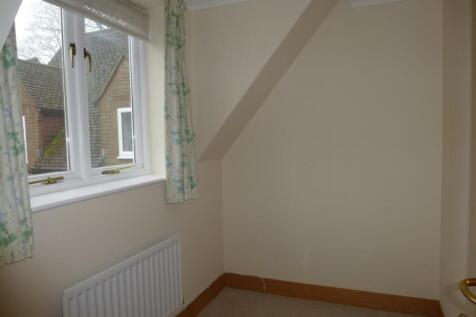 19 Chestnut Avenue small bedroom 3.JPG