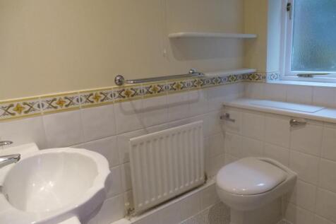 19 Chestnut Avenue en suite.JPG