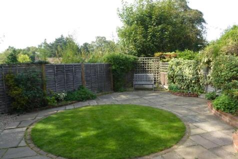 19 Chestnut Avenue patio and lawn.JPG