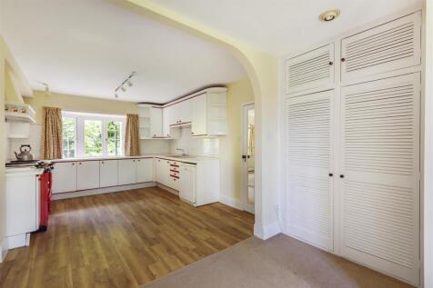 Kitchen breakfast room.jpg