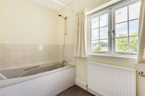 En-suite bathroom.jpg