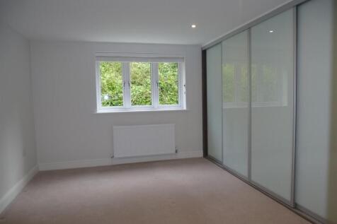 Ambleside - master bedroom.JPG